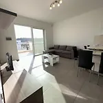 M31stays - Lilcarm Modern And Penthouse, *