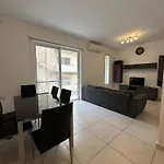 M31stays - Lilcarm Modern And Penthouse, Apartment St. Paul's Bay