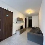 M31stays - Lilcarm Modern And Penthouse, *