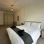Apartment M31stays - Lilcarm Modern And Penthouse, *