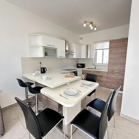 M31Stays - Lilcarm Modern Apartments And Penthouse, St Paul'S Bay *