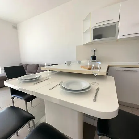 M31Stays - Lilcarm Modern Apartments And Penthouse, St Paul'S Bay Apartman *