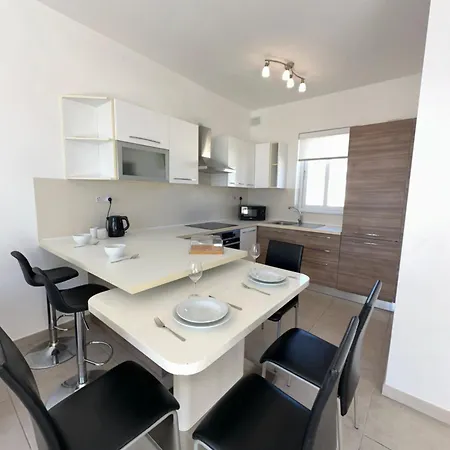 M31stays - Lilcarm Modern And Penthouse, Apartment St. Paul's Bay