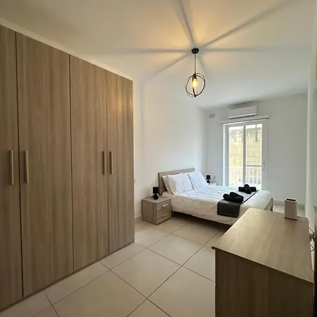 M31stays - Lilcarm Modern And Penthouse, *
