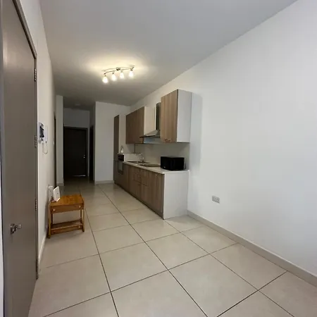 Apartment M31stays - Lilcarm Modern And Penthouse,