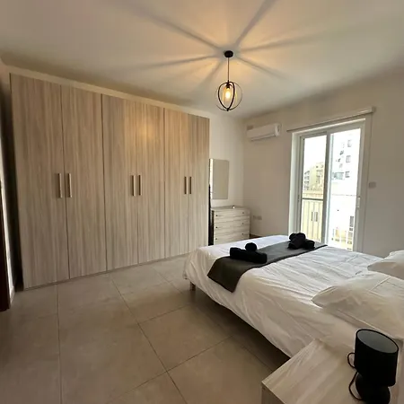 M31stays - Lilcarm Modern And Penthouse, Apartamento