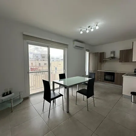 M31stays - Lilcarm Modern And Penthouse, *