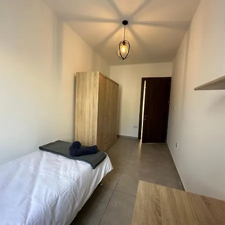 M31stays - Lilcarm Modern And Penthouse,