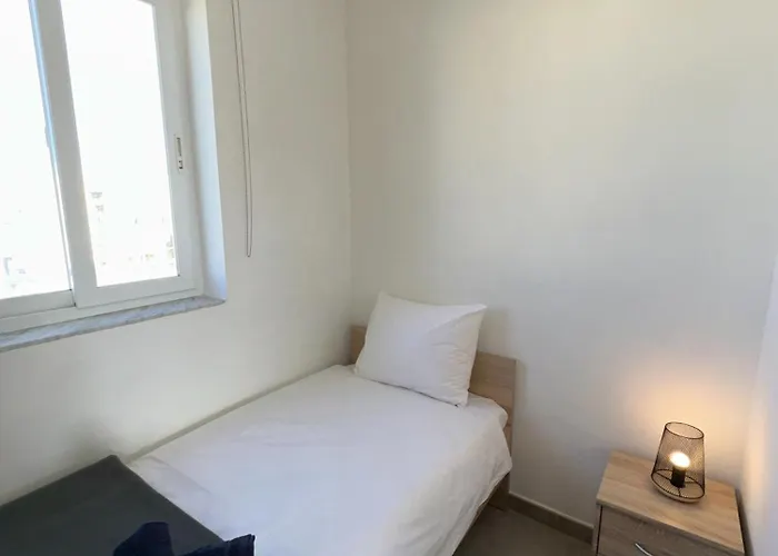 M31stays - Lilcarm Modern And Penthouse,