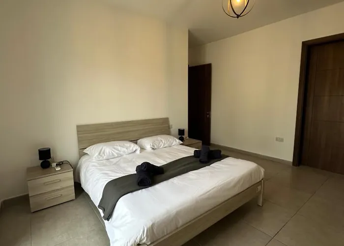 M31stays - Lilcarm Modern And Penthouse, St. Paul's Bay