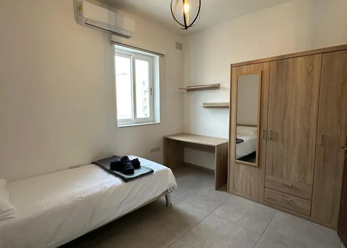 M31stays - Lilcarm Modern And Penthouse, St. Paul's Bay