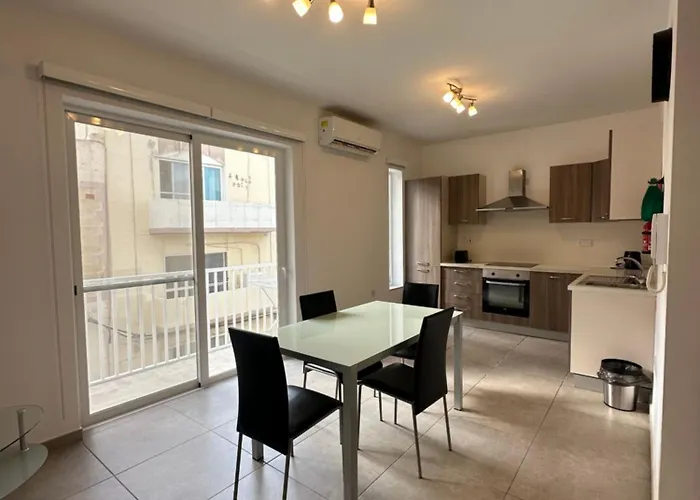 M31stays - Lilcarm Modern And Penthouse, *