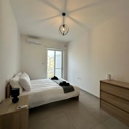 M31stays - Lilcarm Modern And Penthouse, Apartament *