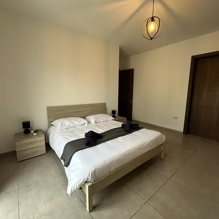 M31stays - Lilcarm Modern And Penthouse, *