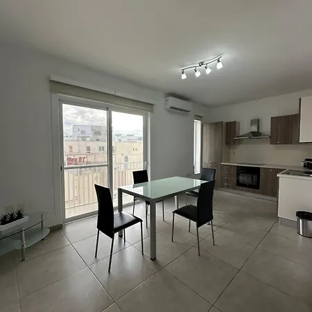 Apartment M31stays - Lilcarm Modern And Penthouse,