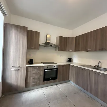 M31stays - Lilcarm Modern And Penthouse, St. Paul's Bay